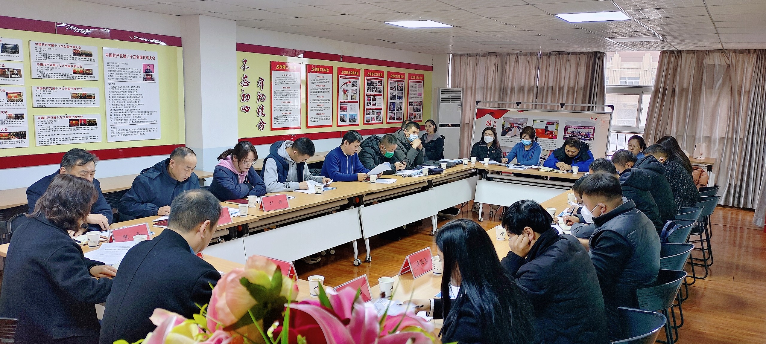 走进项目一线 共谋经济发展 ——安阳市市场监管局12315投诉中心党支部与谈球吧建设党支部联合开展主题党日活动